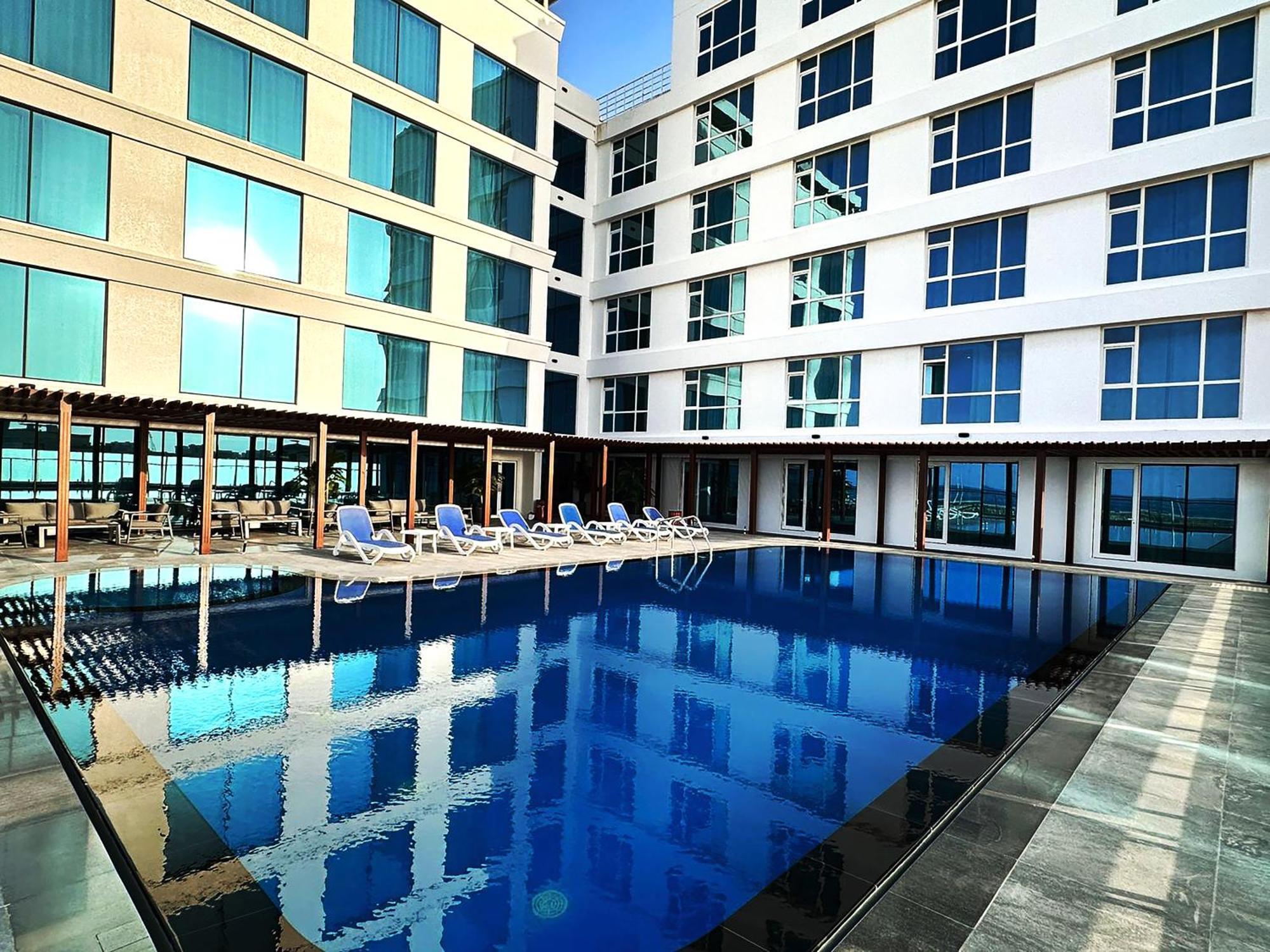 Sur Grand Hotel Luaran gambar